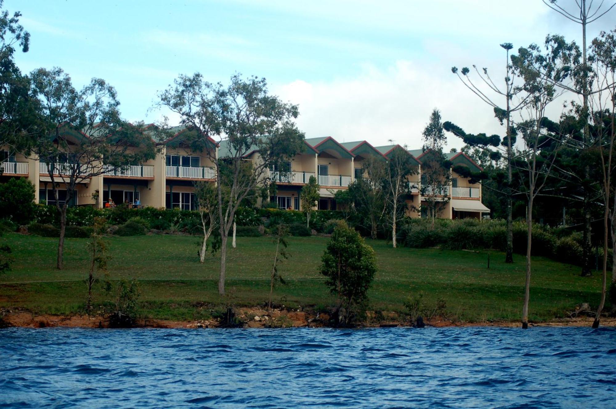 Tinaroo Lake Resort Exterior photo