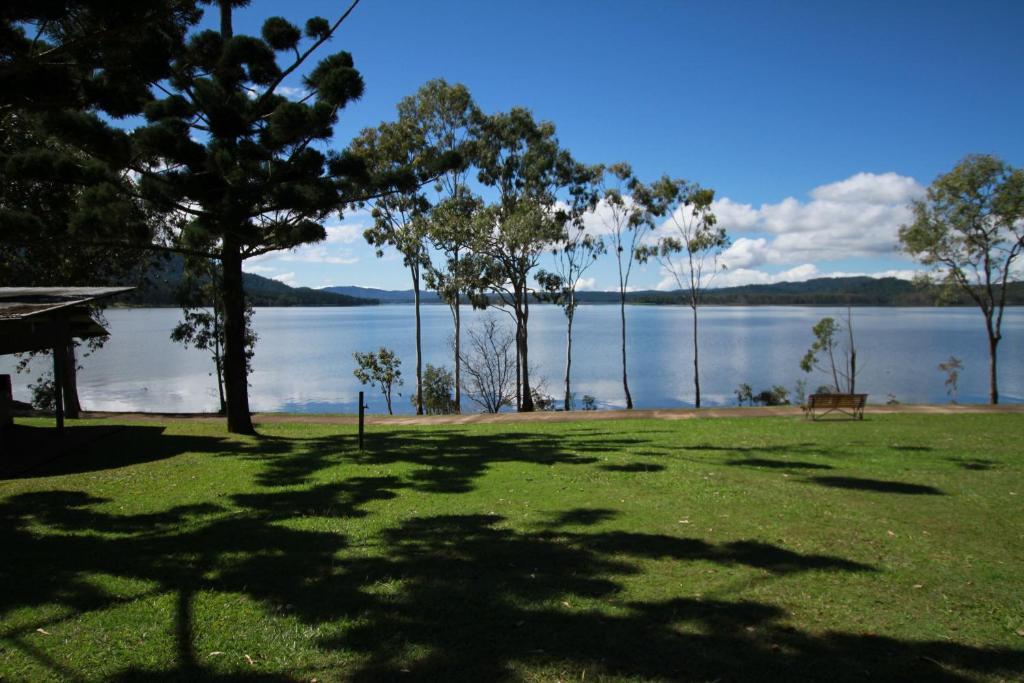 Tinaroo Lake Resort Room photo