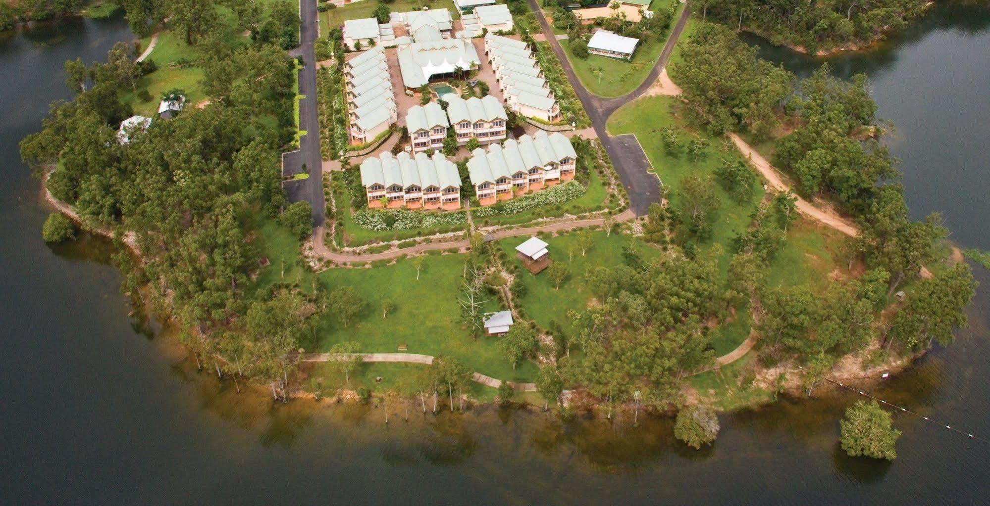Tinaroo Lake Resort Exterior photo